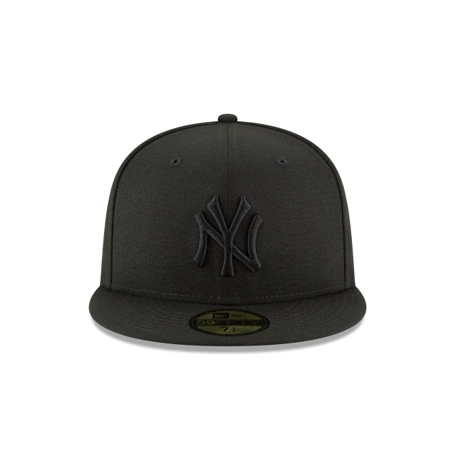 New York Yankees Blackout Basic 59FIFTY Fitted Hat