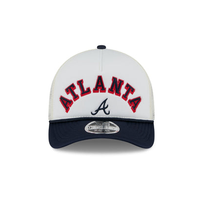 Atlanta Braves Chrome Arch 9FORTY M-Crown A-Frame Trucker Hat